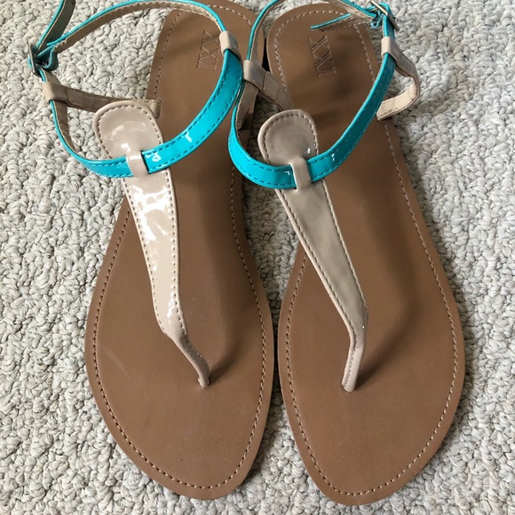 🎁 FWP Forever21 Thong Sandals Sz9 Nude Turquoise - Picture 2 of 2